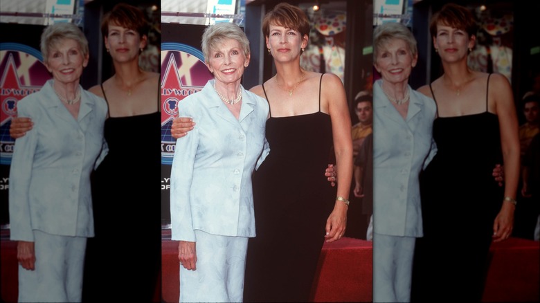 Janet Leigh wearing a light-blue suit posing with Jamie Lee Curtis wearing a black, spaghetti-strap dress in September 1998.