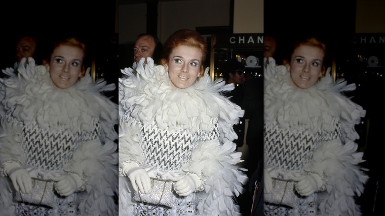 Ann-Marget wearing a white feathered dress and white gloves at the 1970 Golden Globe Awards.