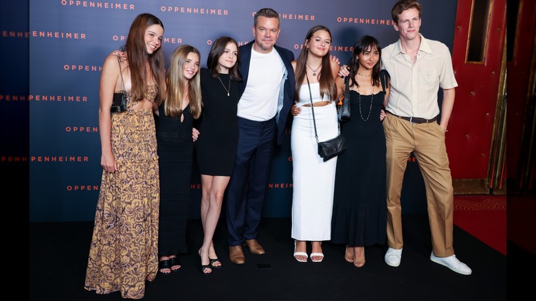Matt Damon with his daughters in the "Oppenheimer" premiere in 2023