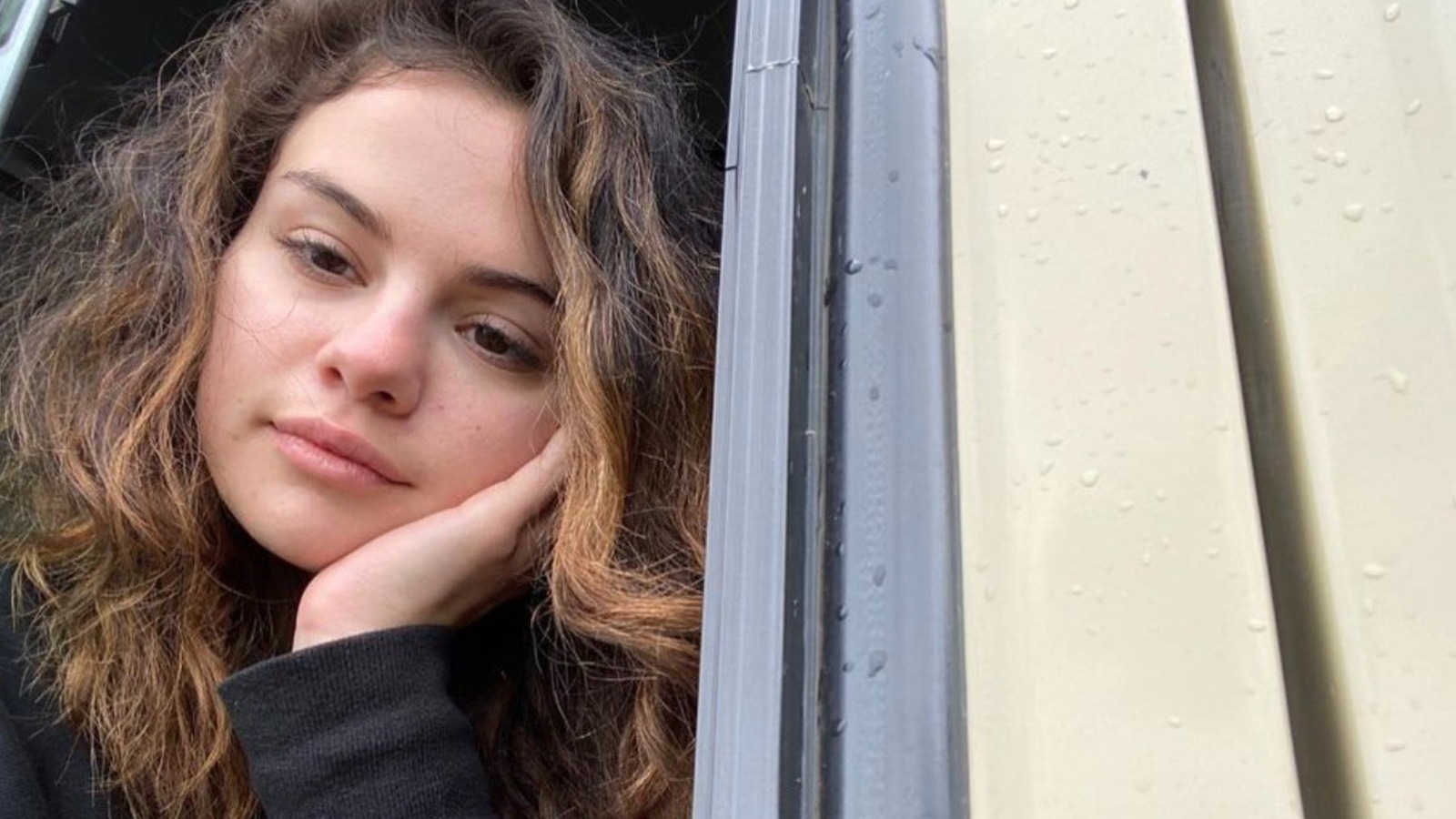 7 Times Selena Gomez Went Makeup-Free And Looked Flawless