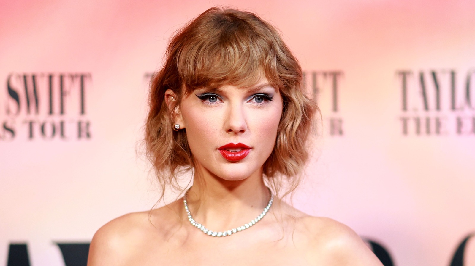 6 Times Taylor Swift Went Makeup Free