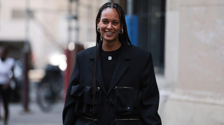 woman wearing oversized blazer