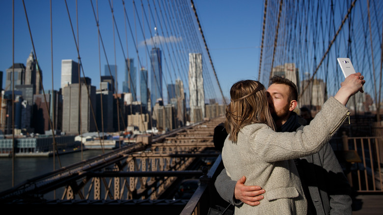 Couple kiss on Brooklyn Bridge