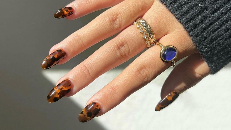 Tortoise shell nails