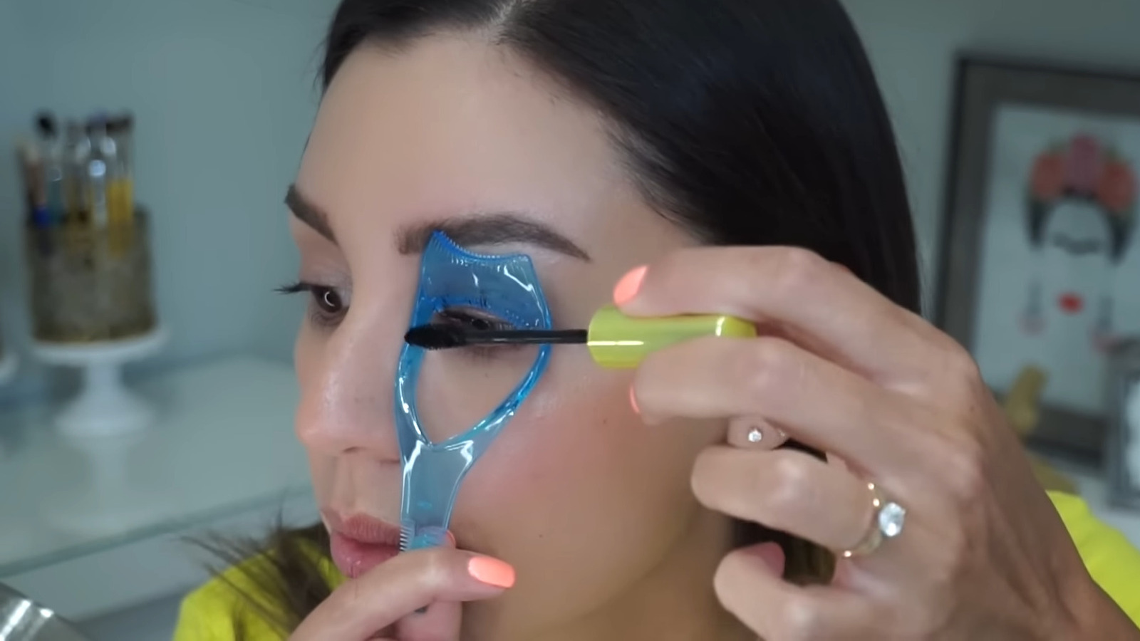 Use A Mascara Shield For MessFree Application