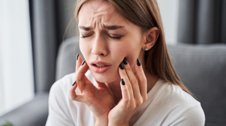 Woman with toothache