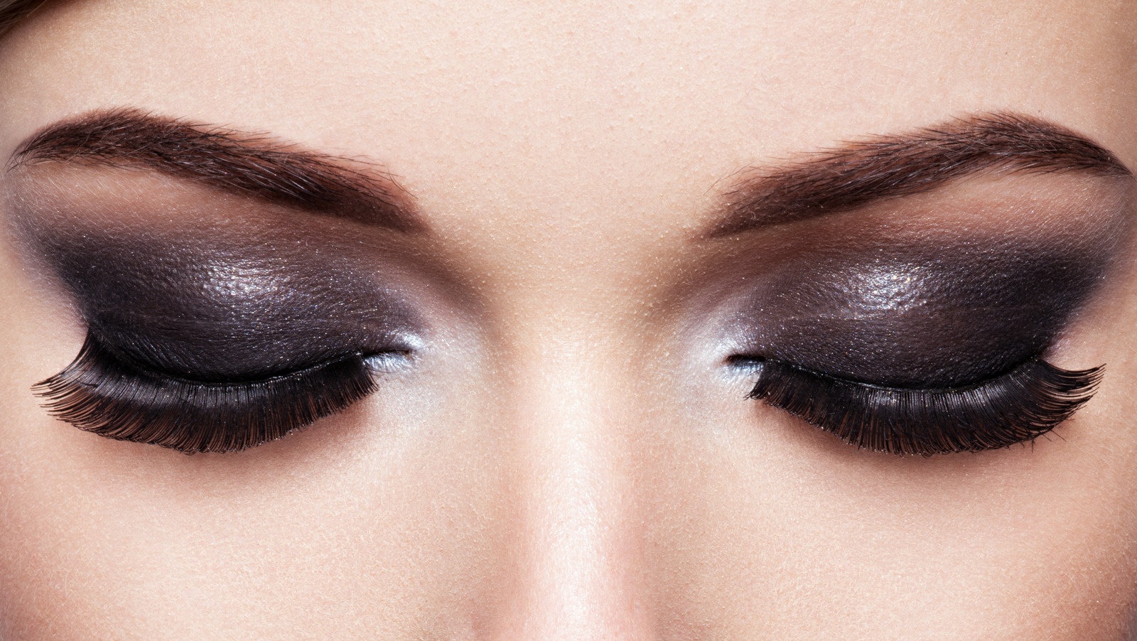 Eye make-up look challenge – black glitter