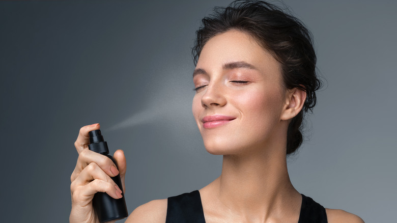 What does shop setting spray do