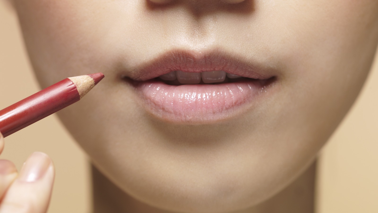 What To Know About The Lip Wings Makeup Technique What To Know About The Lip Wings Makeup Technique