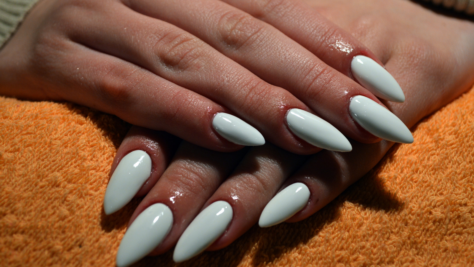 What's The Difference Between Hard Gel And Soft Gel Manicures? - Glam