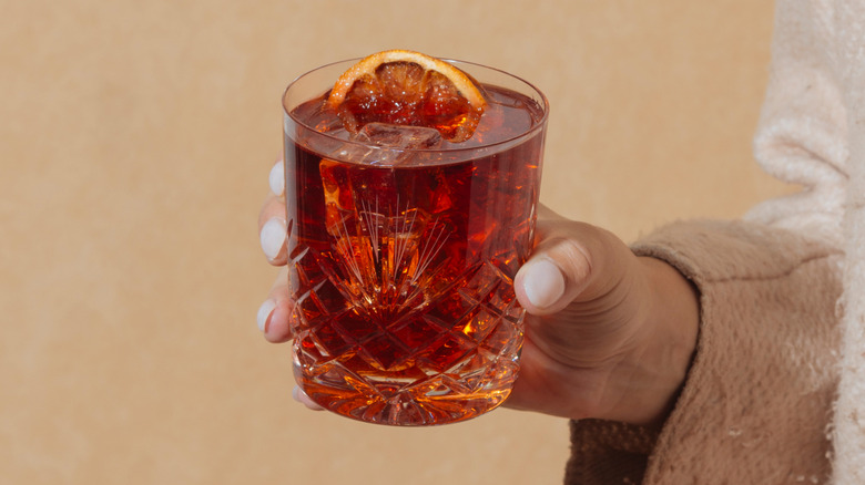 hand holding a negroni
