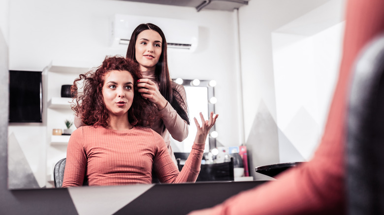 client talking to hairstylist