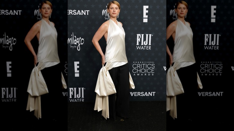 Jessie Buckley at the 2026 Critics Choice Awards