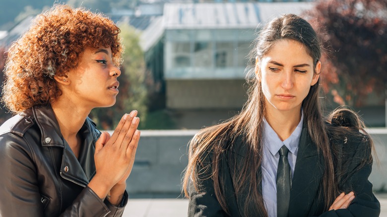 woman apologizing to friend