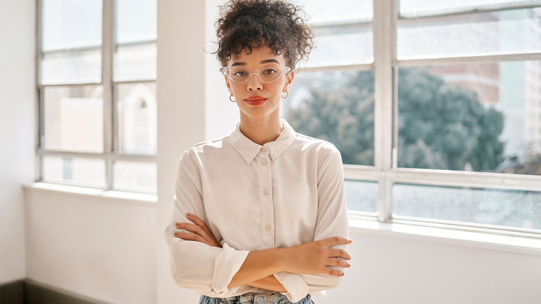 woman with glasses crossing arms 