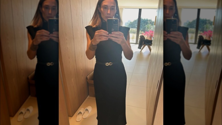 Claire Forlani taking a mirror selfie.